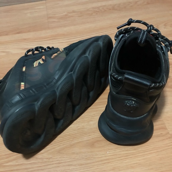 Versace Chain Reactions- Black, Gold And White Size 10 - Picture 5 of 5